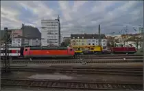 <U>Lichtspiele in Singen am Hohentwiel.</U> 

Leider schlug ausgerechnet bei der 181 223-9 mit ihrem IC Zürich-Stuttgart die berüchtigte Fotowolke zu. November 2013.