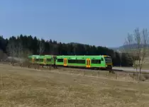 650 652 (VT 17) + 650 663 (VT 28) als RB nach Spicak am 02.04.2013 bei Triefenried.
