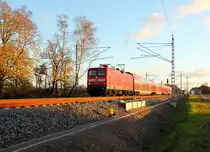 Die 112 119 mit dem RE 4360 nach Rostock Hbf bei der Durchfahrt am 25.11.2013 in Nassenheide.