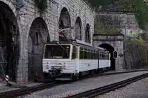 MVR: Bhe 4/8 305 mit dem neuen  GOLDENPASS-ANSTRICH  als Solist in Montreux unterwegs  am 23. November 2013.
Foto: Walter Ruetsch