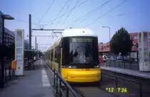 Berlin BVG SL M5 (GT8-11ERL 8018) Landsberger Allee / Petersburger Strasse am 26. Juli 2012.