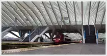 Sehr monomental ist der Bahnhof Li�ge Guillemins (L�ttich) da wirkt sogar Thalys PBKA sehr klein.

Im Bahnhof Li�ge Guillemins (Gleis 3) steht am 23.11.2013 der Thalys PBKA 4345 (TGV 43450) zur Weiterfahrt nach Paris-Nord bereit.
