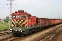 Bei der Anfahrt zum Hauptbahnhof in Debrecen, von Hortobagy kommend, überholten wir
am Stadtrand von Debrecen diesen Güterzug. M 44412 wartete am 25.8.20005 offensichtlich auf die Weiterfahrt in Richtung Hauptbahnhof Debrecen.
