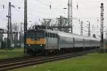 Am 25.08.2005 fährt V 431029 der MAV mit einem IC nach Budapest in den Bahnhof
Füszesabony ein.