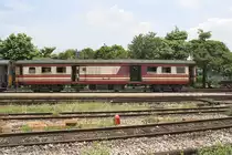 บพห. 1023 (บพห.=BFV./Bogie Full Van) am 28.Mai 2013 im Bf. Hua Lamphong. 

