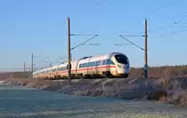 Auf der Fahrt von Saalfeld(Saale) nach Hamburg-Altona durcheilt der ICE 1614 am 26.11.13 Burgkemnitz Richtung Berlin.