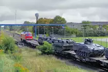 Militärtransport auf der Fahrt zum Entladebahnhof in Drögeheide durchfährt den Bahnhof Pasewalk-Ost. - 24.09.2011
