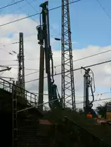 Elsterwerda-Biehla; 28.09.2013.
Das Kreuzungsbauwerk wird komplett erneuert. Erste Spundwände werden gesetzt.