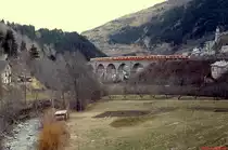 Eine SNCF-X 4500-Dreifachtraktion im März 1987 auf dem Viaduc de Tende