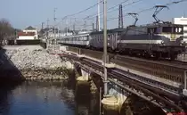 Eine BB 9300 verläßt im April 1986 den Bahnhof St. Jean de Luz in Richtung Hendaye