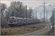 Der Rauhreif entlang des Binnenkanals bei Rüthi SG beginnt sich schon aufzulösen als RE3822 nach Will mit 511 015 vorbeifährt. (18.12.2013)