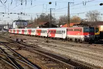 Die 1142 655 und 1142 636 mit City Shuttle auf Meridian Ersatzverkehr von Salzburg nach München in Rosenheim am 16.12.2013 