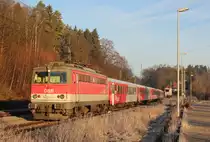 Am 15.Dezember 2013 verließ ÖBB 1142 636 mit einem Ersatzzug von Meridian den Bahnhof Aßling in Richtung München.