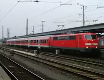 111 057 steht am 14.12.13 mit einer RB aus Allersberg im N�rnberger Hbf. An diesem Tag endete der Einsatz der N�rnberger n-Wagen auch auf der NBS. Somit ist nun auch das Kapitel  n-Wagen in N�rnberg  zu ende. 