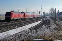 DB: IRE Konstanz-Karlsruhe mit 146 203 bei Welschingen-Neuhausen am 17. Dezember 2013.
Foto: Walter Ruetsch