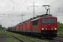 155 061 zog am 23.5.13 die 143 877+143 111+143 058+143 956+143 876 und einen gemischten G�terzug von Seelze nach K�ln-Kalk durch Ratingen-Lintorf.
Die 143er wurden mittlerweile in Opladen bei Bender verschrottet.