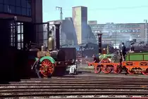 Beim Dresdener Dampflokfest im Mai 2002 kam es zu dieser Begegnung zwischen dem  Adler  und der  Saxonia 