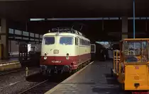 112 488-2 (und DB 142-5452) Ende der 1980er Jahre im Düsseldorfer Hauptbahnhof 