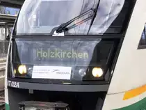 Wie lang das Zugziel Holzkirchen wohl an den im Mangfalltal gastierenden VBG-Desiros zu sehen sein wird? Bis genügend neue Meridian-FLIRTs ausgeliefert sind! Bislang sind es 8 von 35...
Rosenheim am 15.12.2013