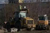 Müssen Radlader  auch Wasser nehmen ? Bahnhof Dresden Neustadt. 23.12.2013 12:36  Uhr.