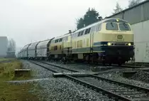 Irgendwie fanden RWK-Sondertransporte oft bei Sch..-Wetter statt. 218 132 und 133 verlassen am 20.03.1988 den Bf. Lendringsen.