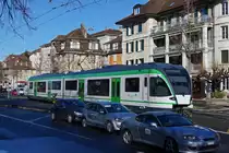 LEB/TL: Da die Lausanner Verkehrsbetriebe TL die LEB übernommen haben, hat die Stadt Lausanne wieder eine Strassenbahn. Auf dem Strassenbahnabschnitt in Lausanne muss sie die Strasse mit den Autos teilen. Das wird auch in Zukunft so bleiben. Es stellt sich nun nur noch die Frage, ab wann die ersten ex LEB Triebzüge in den TL-Farben erscheinen ?
Die Aufnahme ist am 23. Dezember 2013 in Lausanne entstanden.
Foto: Walter Ruetsch 