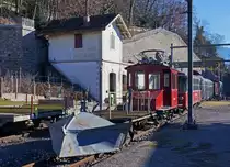 MVR/CEV: Am letzten Tag vor Weihnachten wartet der arbeitslose Te 2/2 82 mit Schneepflug in Vevey bei herrlichem Frühlingswetter auf den Winter. Die Aufnahme ist am 23. Dezember 2013 in Vevey entstanden.
Foto: Walter Ruetsch