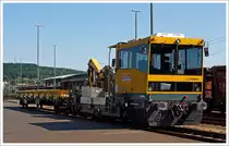 GKW 301 bzw. Gleisarbeitsfahrzeug Robel BAMOWAG 54.22 (Schweres Nebenfahrzeug Nr. 97 17 56 020 17 -0) der DB Bahnbau Gruppe GmbH, abgestellt mit angehangenen Wagen der Gattung Res am 05.09.2013 beim ICE-Bahnhof Montabaur.

Der Robel 54.22 wurde 2004 unter der Maschinen Nr. 54.22 -32 - BH013 gebaut, die EBA-Nummer ist EBA 04E17A 004.
