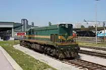 Reserve im Hauptbahnhof Lubljana: Großdiesel 644012 am 24.5.2011.