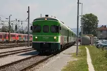 VT 711014 steht am 24.5.2011 gekuppelt mit VT 711015 an der Tankanlage im
Hauptbahnhof Lubljana.