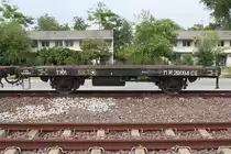 ท.ต. 20094 (ท.ต. =C.F./Container Flat Wagon), 1986 in der SRT-Werkst�tte Bang Sue aus dem ต.ญ.151336 umgebaut, am 29.Mai 2013 im Bf. Ongkharak.