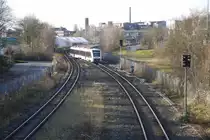 Kurz vor Solingen Mitte wechseln die Züge des S7-Kurzpendel von Solingen Hbf kommend ins Gegengleis (VT 12009, 30.12.13).