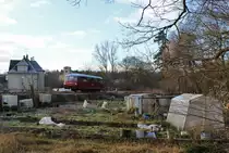 Am 30.12.13 gab es eine Abschlussfahrt mit 171 056 zwischen Schönberg/v. und Schleiz West. Hier zusehen bei der Einfahrt in Schönberg/V.