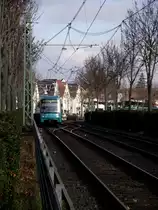 VGF Bombardier U5 Wagen 650 als U7 am 30.12.13 in Frankfurt Enkheim von einen Bahnübergang aus fotografiert