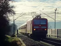 Am 30.12.13 zog die 143 922 ihre RB 19322 von Geislingen (Steige) nach Stuttgart Hbf. 
Viele Grüße an den freundlichen Lokführer. :) 
Aufgenommen bei Gingen an der Fils.