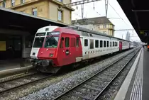 RBDe 4/4 567 181-3, B EW I 361-0 und ABt 381-1 mit dem Regio R 14449 in Neuchatel, 30.12.2013.