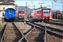 Während der Bauarbeiten war richtig was los in Thayngen. 426 010 war auch fahrplanmäßiger Verkehr dabei. Für Zweifler: Gesehen von einem Parkplatz am 20. Januar 2008 in Tayngen, Schweiz.