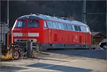 218 und Fahrrad. Gesehen am 20. Januar 2008 in Tayngen, Schweiz.

(Ersatz für ein altes 800-Pixel-Bild, das alte Bild wir später gelöscht)