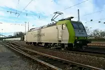 185 541-0 beim Umsetzten von Gleis 7 auf Gleis 5 am Mittag des 24.12.13 im G�terbahnhof Freiburg (Breisgau).