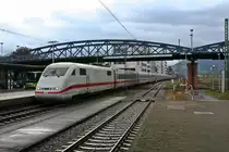 401 584-8 als ICE 72 von Z�rich nach Hamburg-Altona Mittag des 14.12.13 bei der Einfahrt in Freiburg (Breisgau) Hbf.