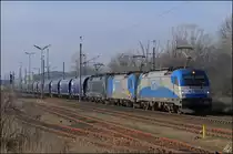 1216.921 brachte gemeinsam mit 1216.910 und 182.561 den LTE SGAG 48278 am 03.01.14 durch die Hst. Wr.Neustadt Civitas Nova.
Der Zug bestand aus neuen VTG Getreide Tagnpps.
