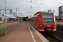 Hier 425 559 bei der Ausfahrt aus dem Dortmunder Hbf als RE 11 nach Mönchengladbach am 21.12.13