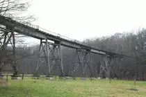 Altes Eisenbahnviadukt im Pulsnitztal in K�nigsbr�ck an einem st�rmischen kalten Sp�therbsttag,19.12.2013, 12:04 Uhr 