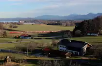 Merdian-Ersatzzug in Form von 111 005 und 021 mit einigen n-Wagen am 28.12.13 bei Übersee
