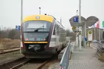 Auf Bahnsteig 1 in K�nigsbr�ck wartet ein Desirio als RB nach Dresden Neustadt auf seine Weiterfahrt,19.12.2013,12:36 Uhr