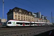 RABe 521 033-2 auf der S1 fährt in den Bahnhof Pratteln ein. Die Aufnahme stamm vom 30.12.2013.