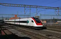 ICN RABe 500 033-6 Gallus Jakob Baumgartner beim Bahnhof Muttenz. Die Aufnahme stammt vom 30.12.2013.