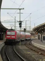 3.1.2014 13:00 DB AG 143 367-1 schiebt den RE aus Dresden Hbf aus Plauen (Vogtland) Oberer Bahnhof in Richtung Hof (Saale) Hbf.