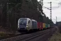 ES 64 U2 - 019 der WLC mit Containerzug am 03.01.2014 bei Mimberg Richtung Nürnberg. 