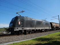 185 565-9 von MRCE, vermietet an HGK im Fricktal / Kanton Aargau Schweiz am 20.10.2006. Das kleine M�del auf der Lokseite heisst �brigens Susi.